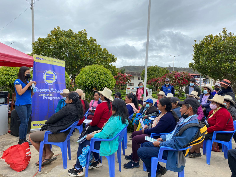 Electro Oriente sensibiliza sobre prevención de accidentes eléctricos y uso eficiente de la energía en localidades de Amazonas.