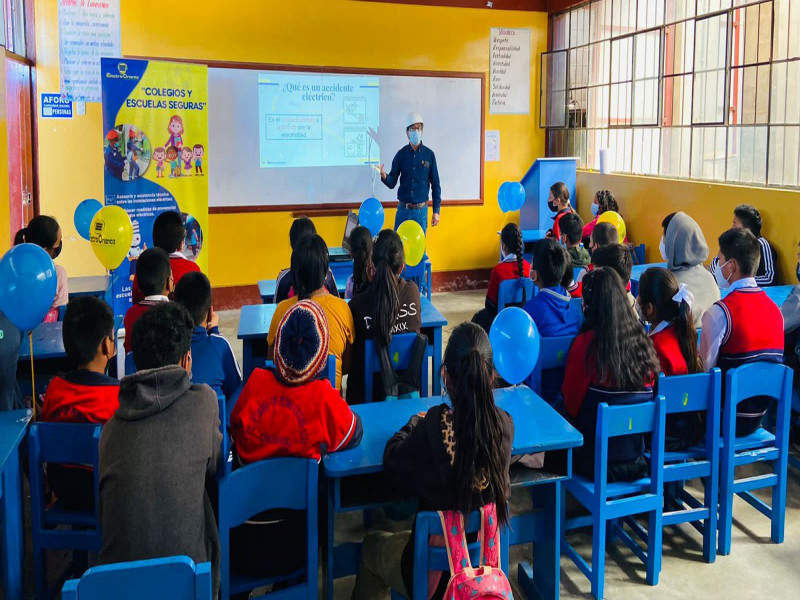 Electro Oriente entregó óptimas instalaciones eléctricas a colegio de Chachapoyas.
