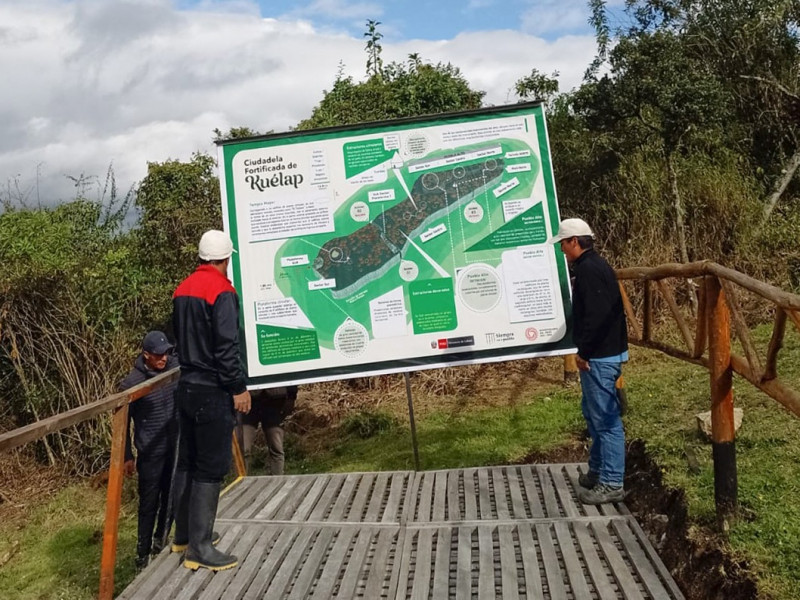 Inician colocación de la señalética para habilitar nueva ruta de acceso a Kuélap.