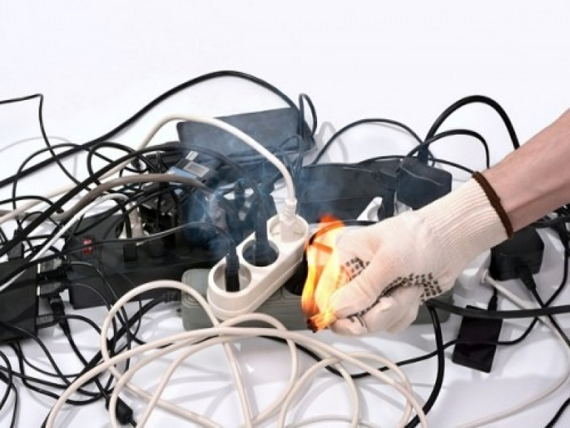 ¿Cómo prevenir accidentes eléctricos en el hogar?