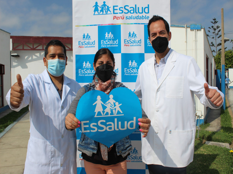 Médicos del hospital Sabogal salvan vida de madre chalaca al extirparle tumor gigante de 15 kilos