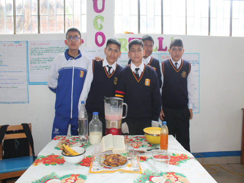 Estudiantes del colegio Seminario realizaron Feria Gastronómica con recetas nutritivas.