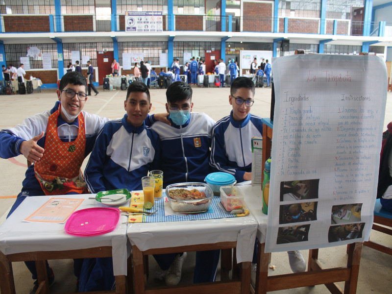 Estudiantes del colegio Seminario realizaron Feria Gastronómica con recetas nutritivas.