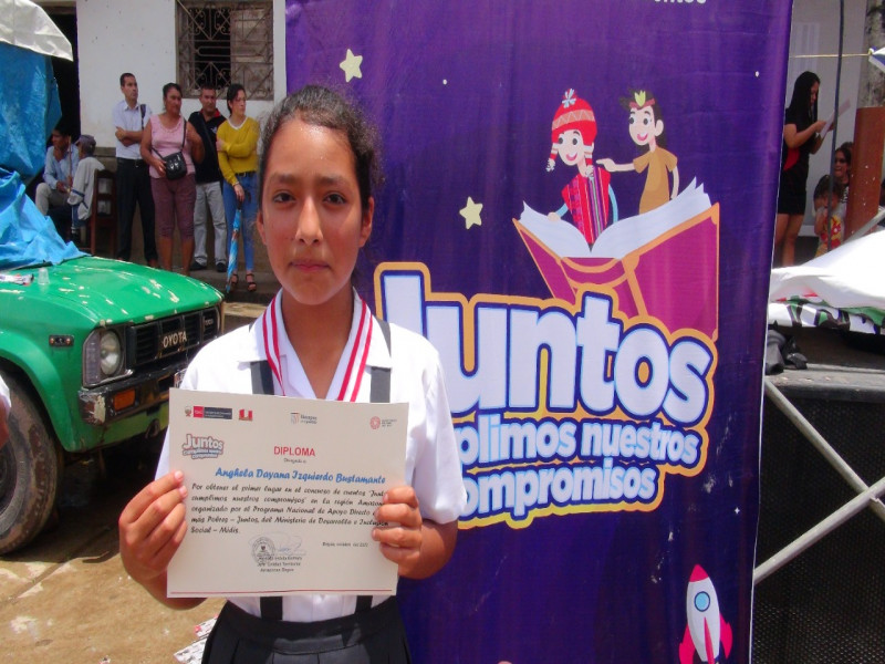 Juntos otorga reconocimiento a escolares de Amazonas.