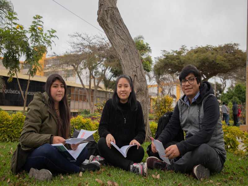 Estados Unidos lanza becas de pasantía para peruanos líderes en desarrollo comunitario.