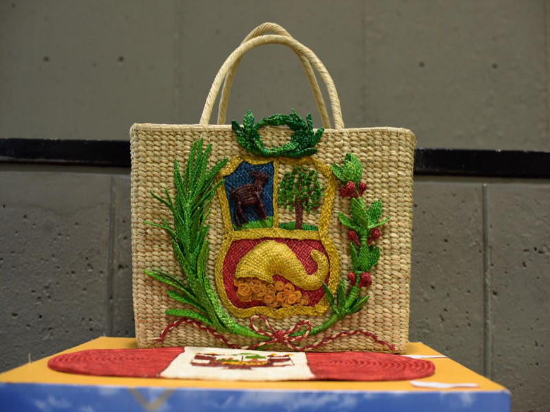 Poncho del bicentenario de Amazonas dentro de las 26 obras por los 200 años de la independencia del Perú