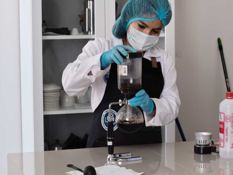 Joven de la UNTRM investiga cómo optimizar producción del café peruano e impulsar su exportación
