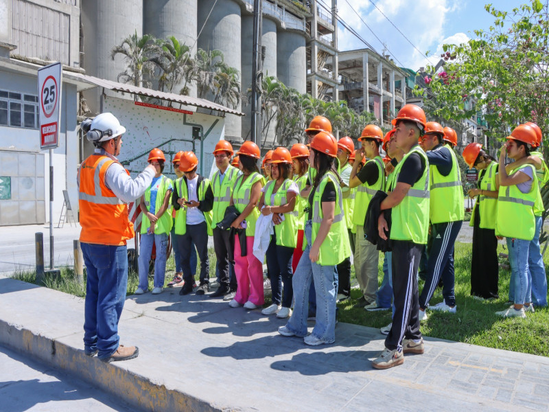 UCV Moyobamba: estudiantes reforzaron aprendizajes en su visita a empresa Cementos Selva