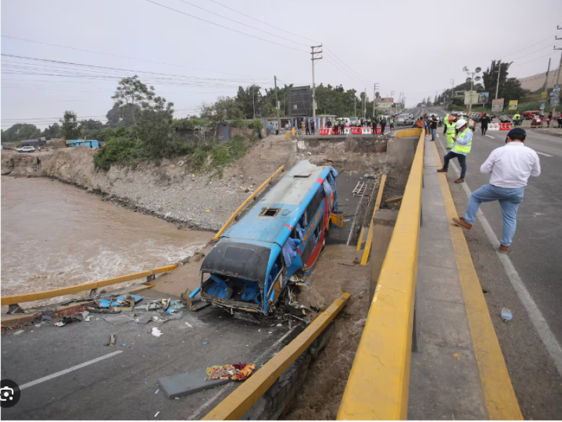"PUENTE COLAPSADO EN CHANCAY: LA DESPERADA BÚSQUEDA DE PATRICIA LIBERTO, PASAJERA DEL BUS QUE SIGUE DESAPARECIDA