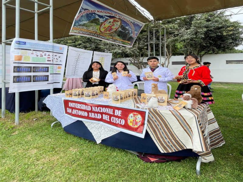 Becaria del Pronabec crea Alp snack, un producto nutritivo que combina la carne de alpaca y el cacao cusqueño