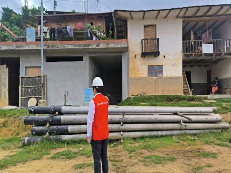 Retrasos en pagos y deficiencias ponen en riesgo obra eléctrica en Pisuquia.