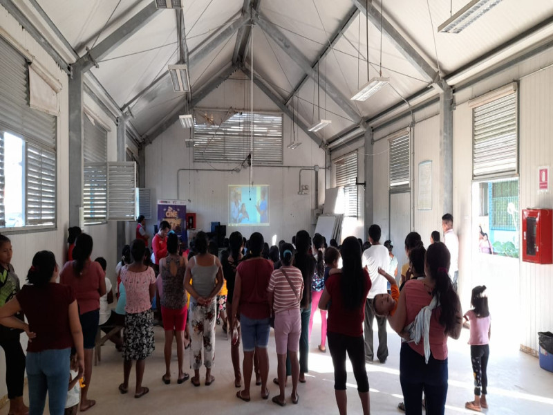 Cine en comunidades nativas para combatir la anemia.