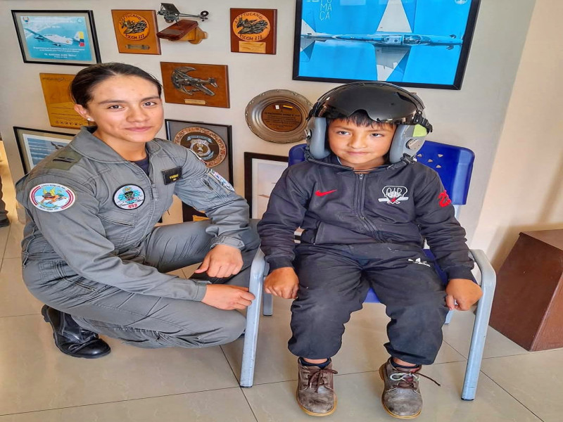Buscan a la teniente Ashley Vargas, primera piloto militar de la FAP, tras desaparición en Paracas.