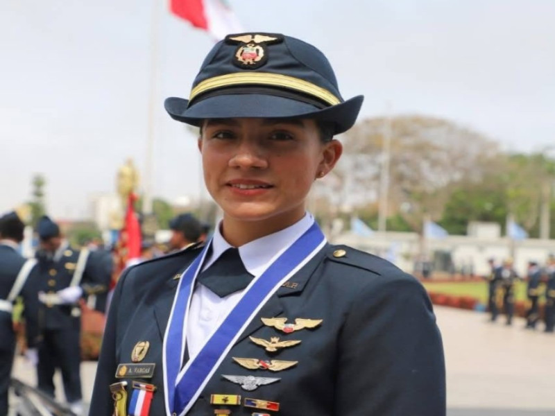 Buscan a la teniente Ashley Vargas, primera piloto militar de la FAP, tras desaparición en Paracas.