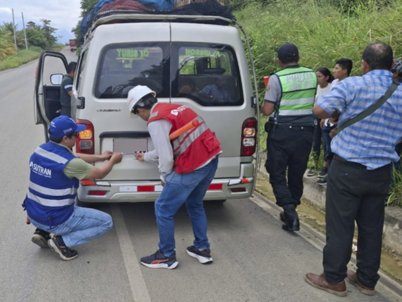 Sancionan a 17 vehículos por transporte informal