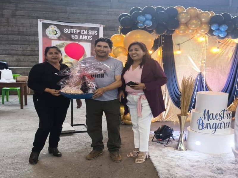 Sutep agasaja a docentes de Bongará.