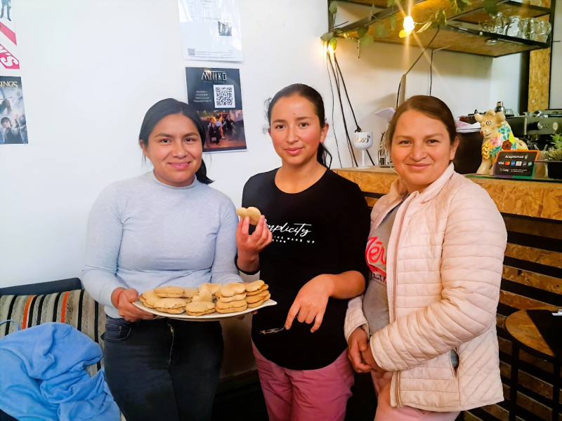 Usuarias de Juntos se capacitan en repostería para fortalecer su empleabilidad.