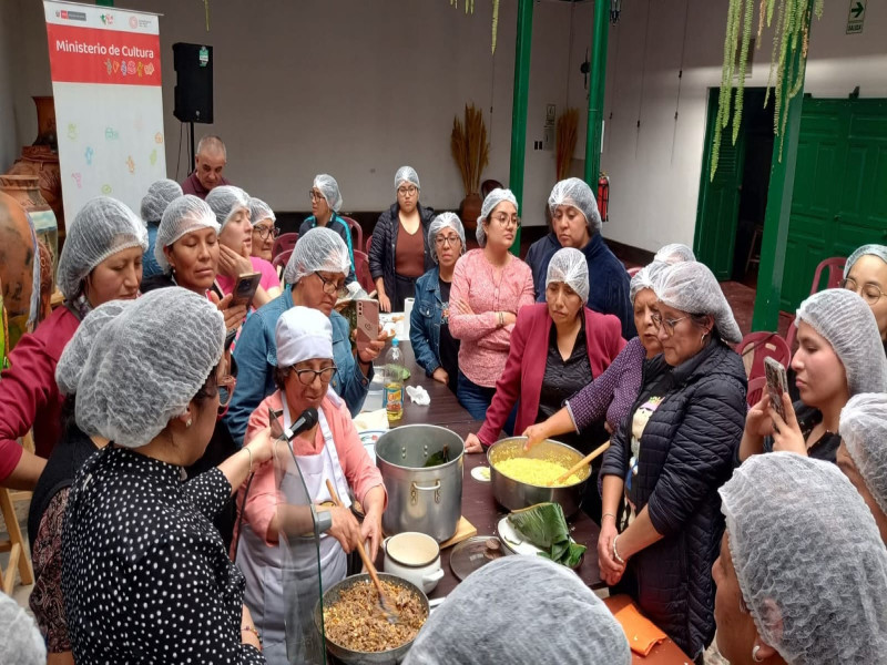 Doña Asunta Villegas y el sabor del juane chachapoyano en taller cultural.