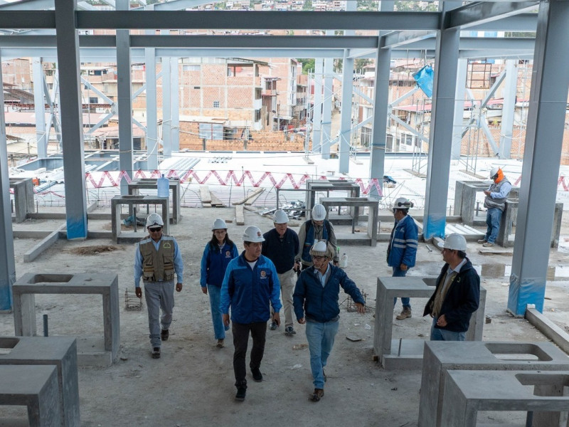 Alcalde Percy Zuta inspecciona avance del nuevo mercado de Chachapoyas, obra ya alcanza el 70 %