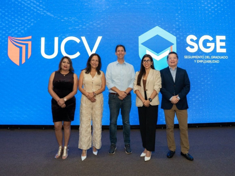 Egresados y estudiantes se conectan con el mundo laboral en encuentro que impulsa talento vallejiano.