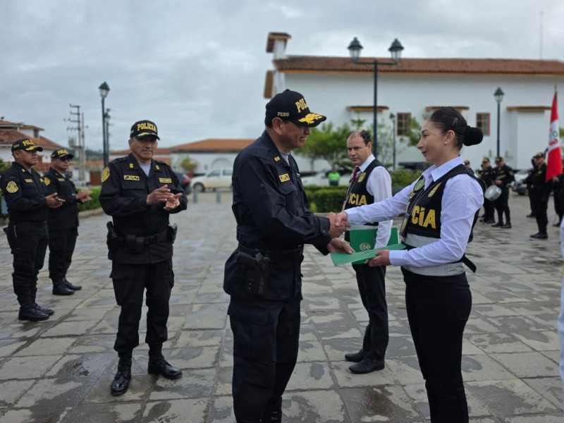 Región policial Amazonas reconoció a efectivos destacados en ceremonia de izamiento